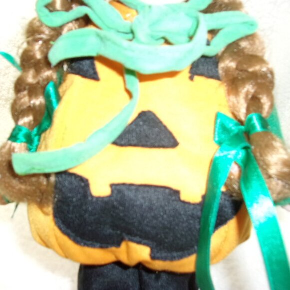 H-497 HAMILTON COLLECTION LIL PUMPKIN PORCELAIN HALLOWEEN DOLL - Picture 4 of 11
